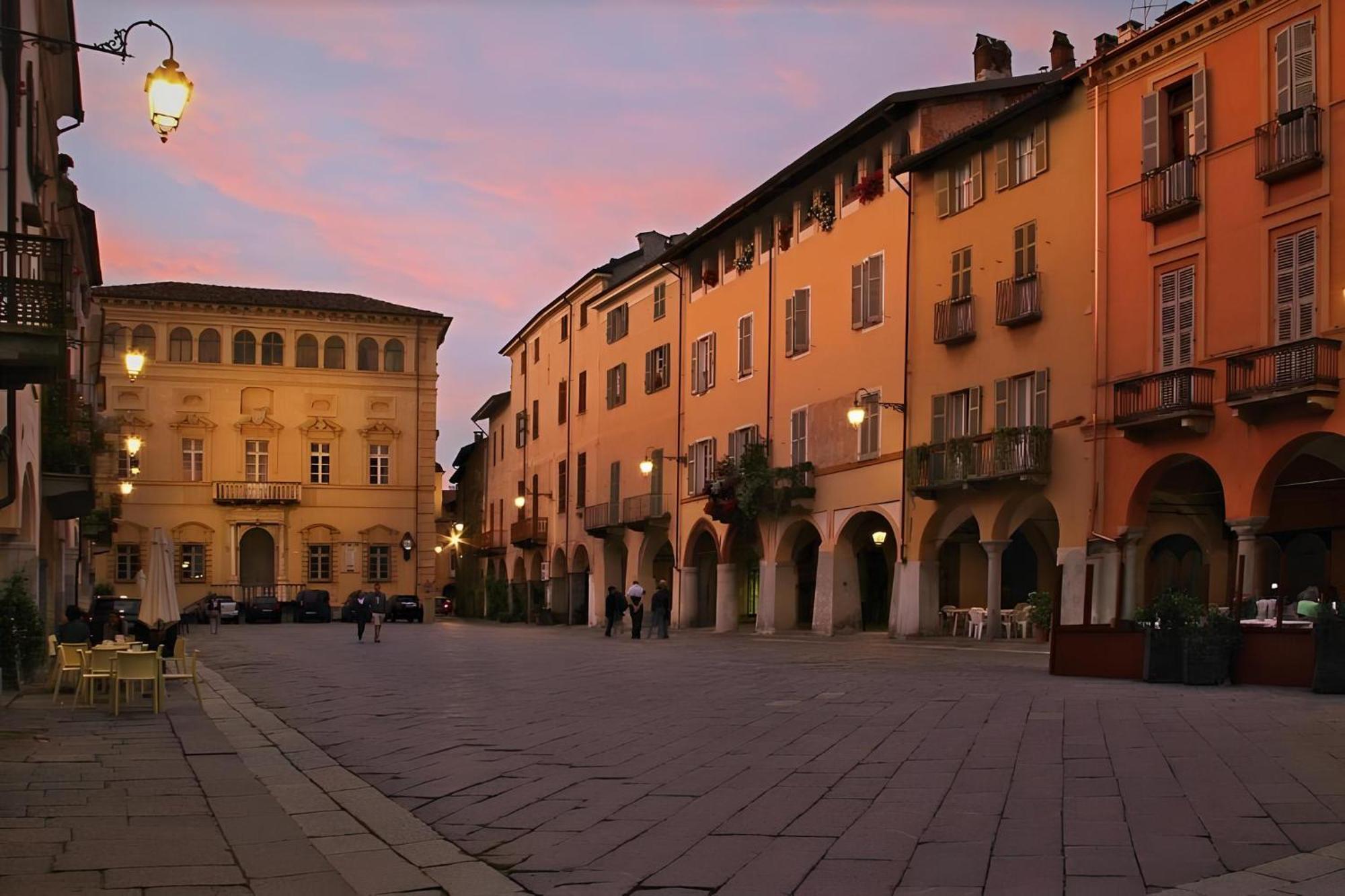 Centro Storico Luminoso Spazio Al Piazzo Biella Luaran gambar
